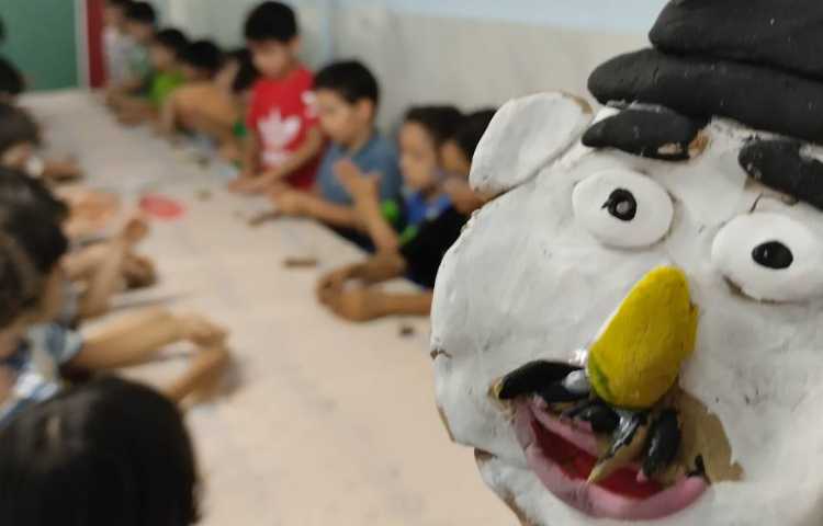 ساخت مجسمه صورتک با خمیرسفال 9