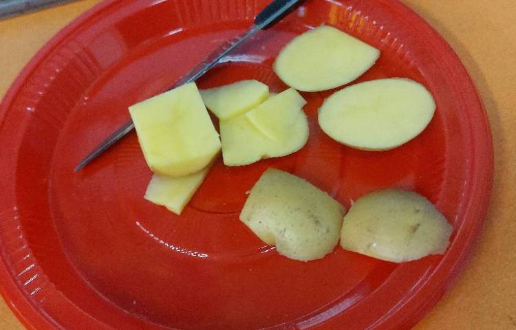 ساخت مکعب با سیب زمینی و برش های افقی و عمودی 1