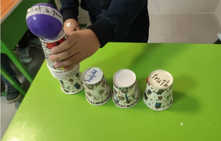 ساخت و رنگ آمیزی پرچم ایتالیا به صورت گروهی 3