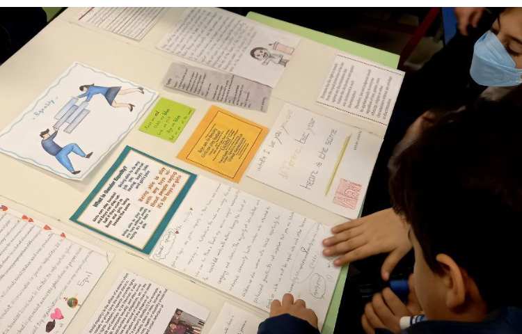 ساخت و طراحی پوستر زبانی هفته ملی علوم پایه پنجم دبستان 2