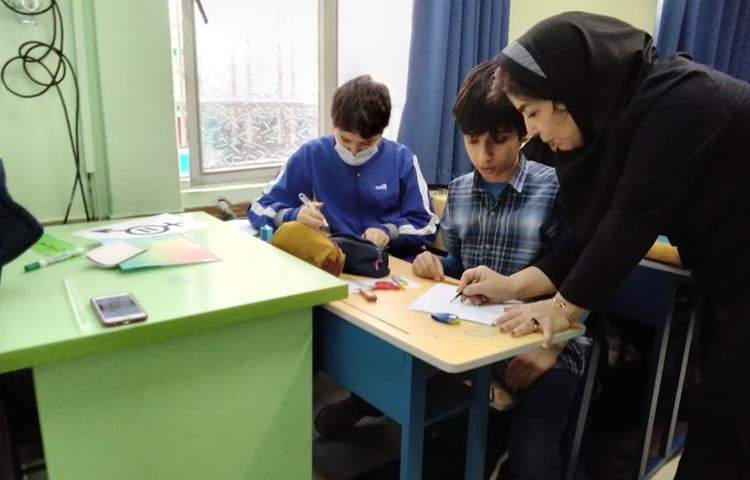 ساخت و طراحی پوستر هفته ملی علوم پایه ششم دبستان 1