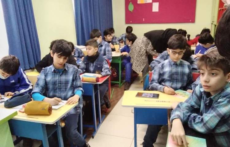 ساخت و طراحی پوستر هفته ملی علوم پایه ششم دبستان 3