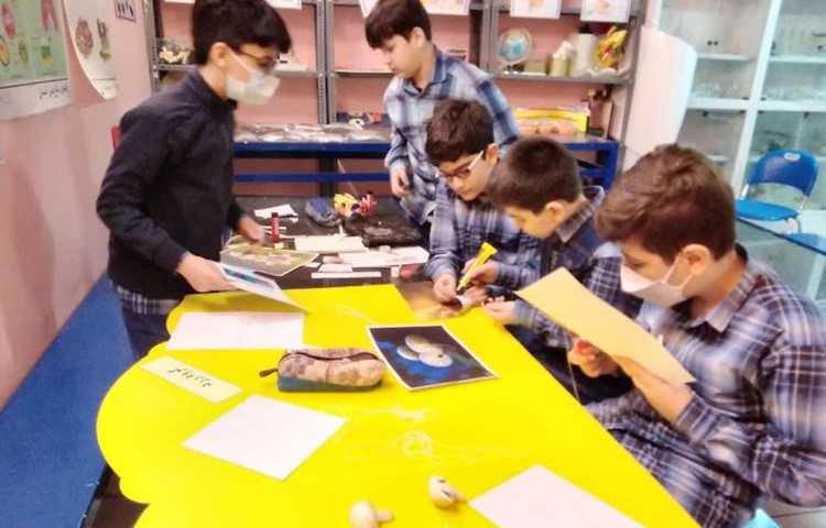 ساخت و طراحی پوستر هفته ملی علوم پایه ششم دبستان