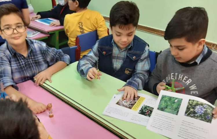 ساخت و طراحی پوستر هفته ملی علوم پایه چهارم دبستان 2