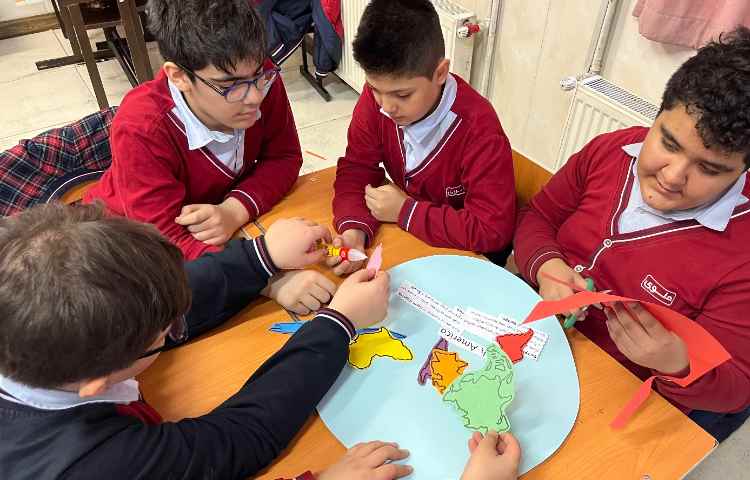 ساختِ پوستر با موضوعِ Continents در زنگ زبان عمومی 1