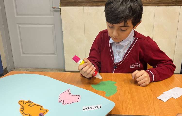 ساختِ پوستر با موضوعِ Continents در زنگ زبان عمومی 4