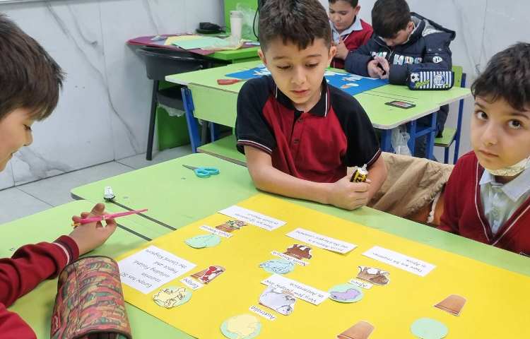 ساختِ پوستر با موضوعِ Continents در زنگ زبان عمومی