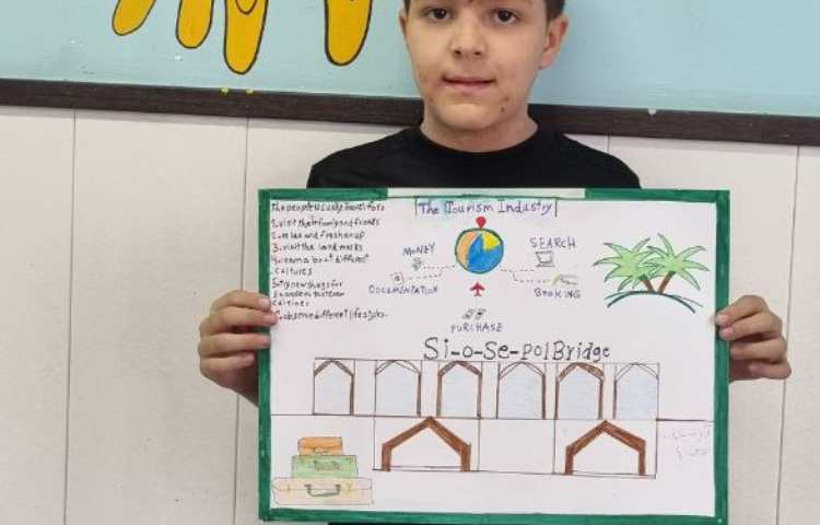 ساخت پوستر در رابطه با فعالیت های پایگاه تابستان 4