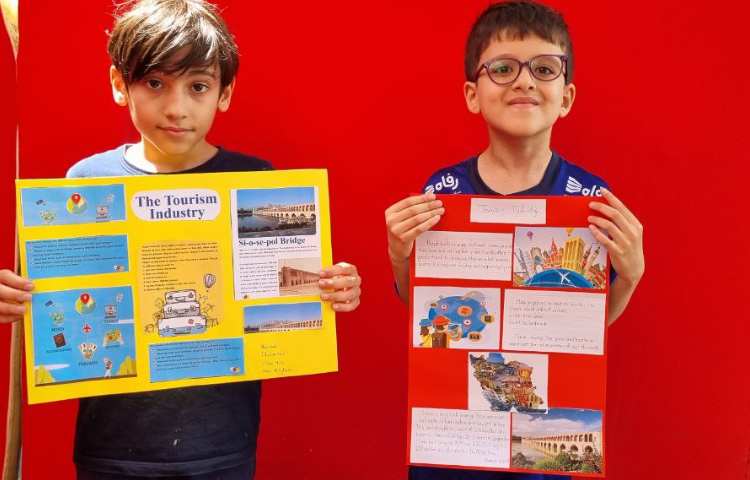 ساخت پوستر مربوط به فعالیت تابستان 4