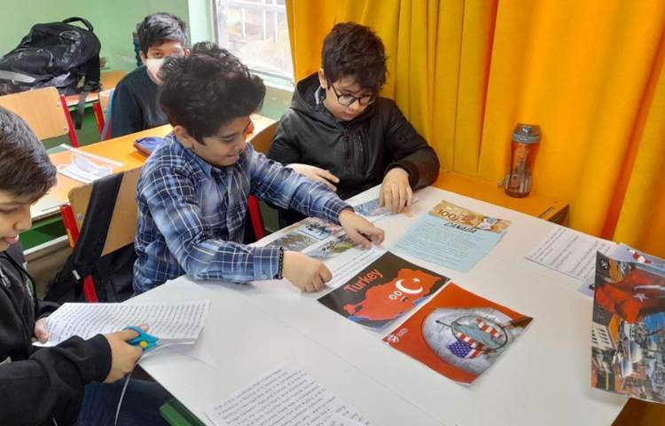 ساخت پوستر هفته ملی علوم دانش آموزان پایه چهارم دبستان 2