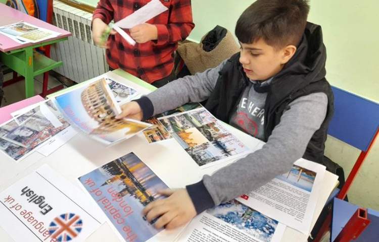 ساخت پوستر هفته ملی علوم دانش آموزان پایه چهارم دبستان 7