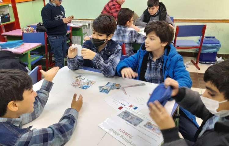 ساخت پوستر هفته ملی علوم دانش آموزان پایه چهارم دبستان 8