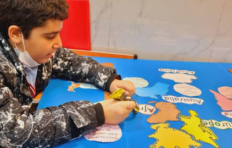 ساخت پوسترِ Continents-هفته‌ی ملی علوم 10