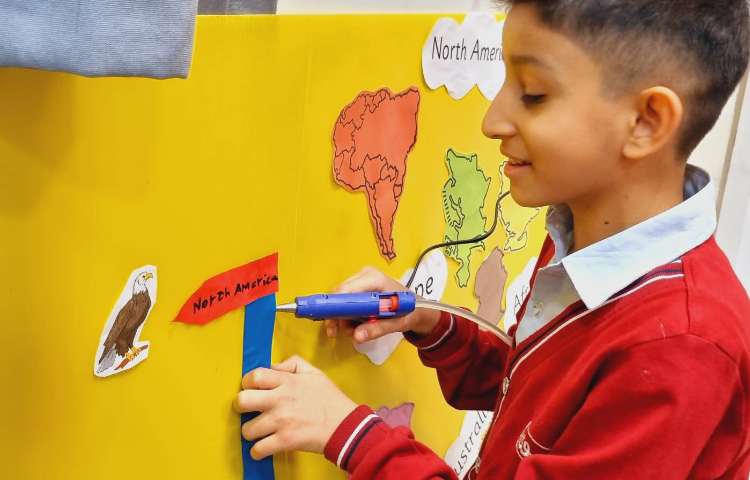 ساخت پوسترِ Continents-هفته‌ی ملی علوم 12