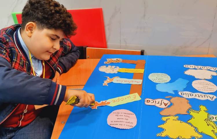 ساخت پوسترِ Continents-هفته‌ی ملی علوم 9