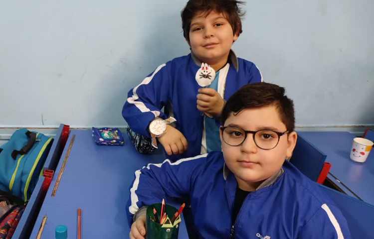 ساخت کاردستی با استفاده از وسایل بازیافتی 2