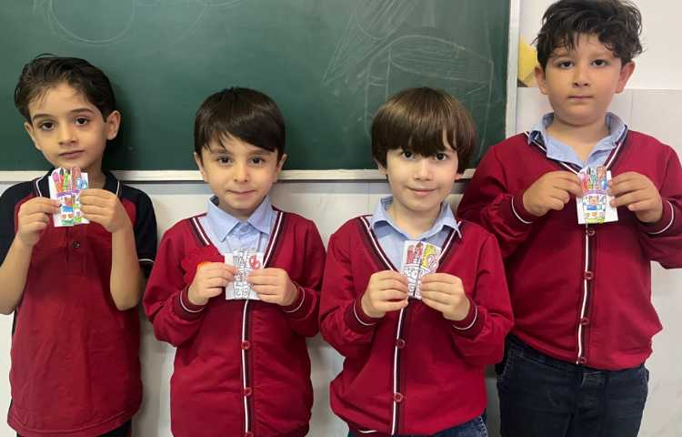 ساخت کاردستی جامدادی در زنگ زبان انگلیسی به جهت شروع سال تحصیلی جدید 2