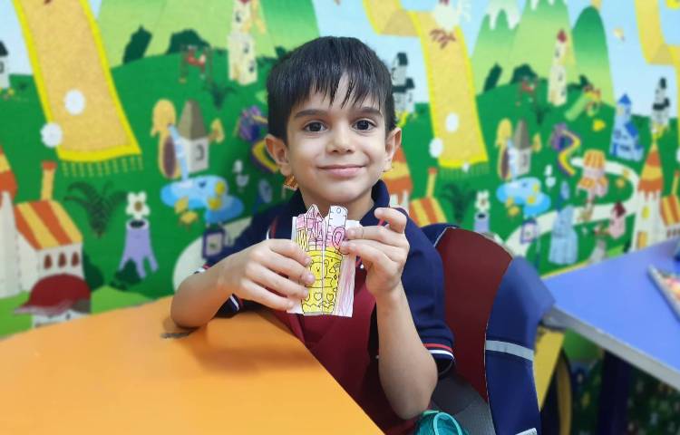 ساخت کاردستی جامدادی در زنگ زبان انگلیسی به جهت شروع سال تحصیلی جدید 3