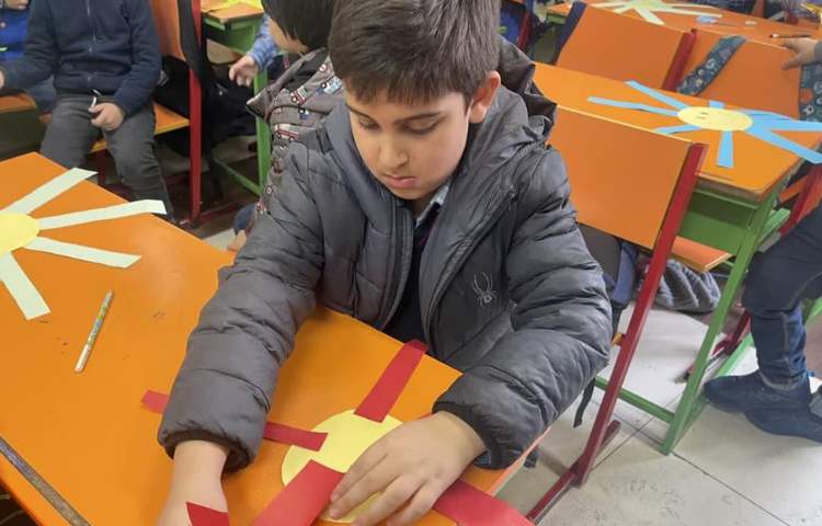 ساخت کاردستی خورشید و نوشتن کلمات استثنا پایه اول دبستان 12