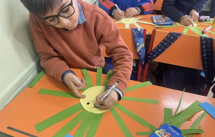 ساخت کاردستی خورشید و نوشتن کلمات استثنا پایه اول دبستان 2