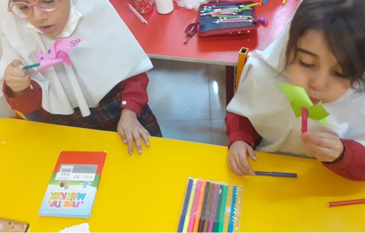 ساخت کاردستی فرفره کاغذی 4