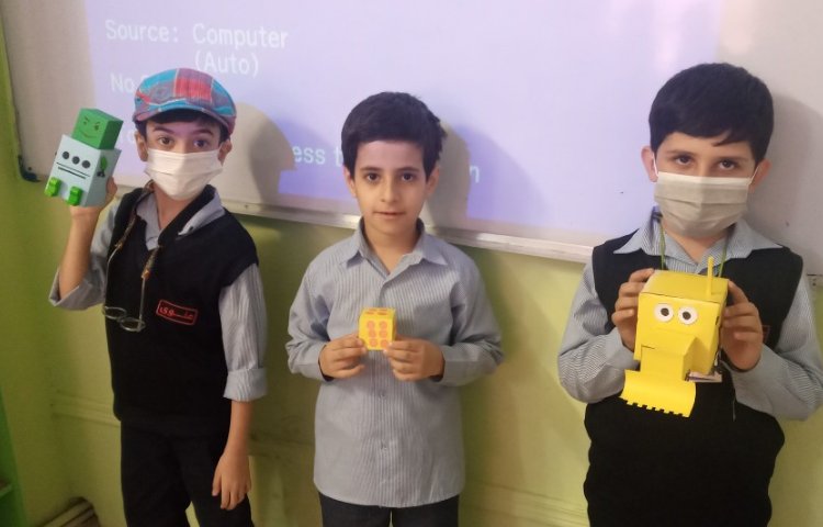 ساخت کاردستی های مکعبی توسط دانش آموزان جهت تدریس مکعب در پایه سوم 2