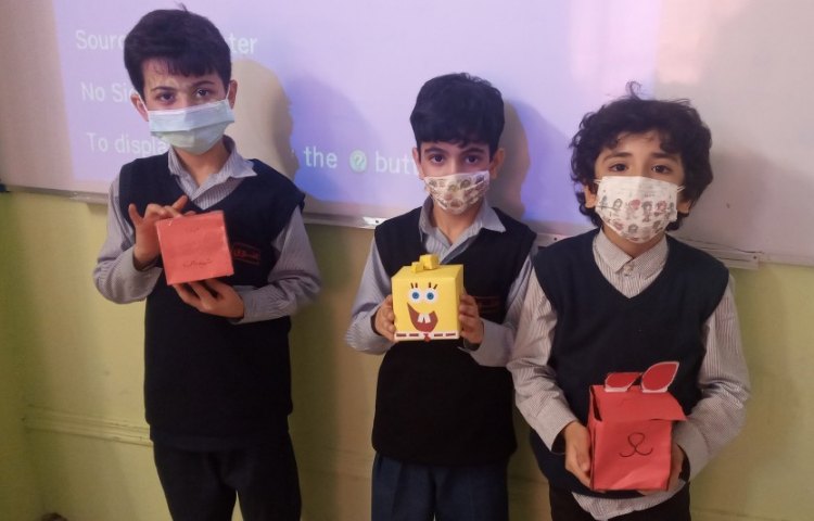 ساخت کاردستی های مکعبی توسط دانش آموزان جهت تدریس مکعب در پایه سوم 3