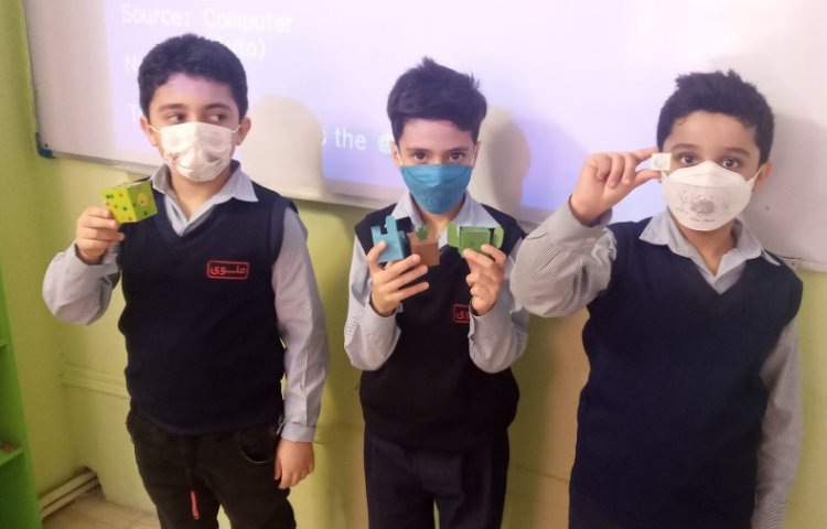 ساخت کاردستی های مکعبی توسط دانش آموزان جهت تدریس مکعب در پایه سوم 5