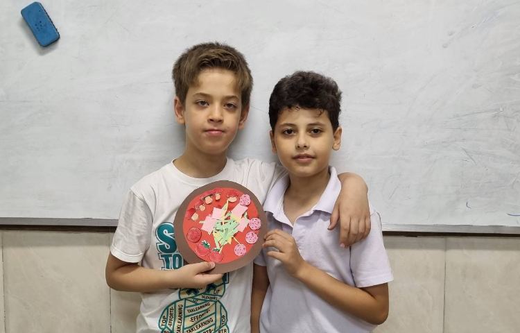 ساخت کاردستی پیتزا جهت تمرین مراحل درست کردن آن به زبان انگلیسی 2