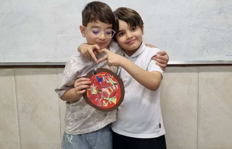 ساخت کاردستی پیتزا جهت تمرین مراحل درست کردن آن به زبان انگلیسی 3
