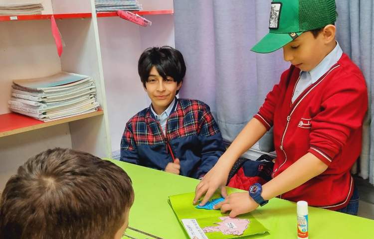 ساخت کتابچه‌ی قاره‌ها-هفته‌ی ملی علوم 1