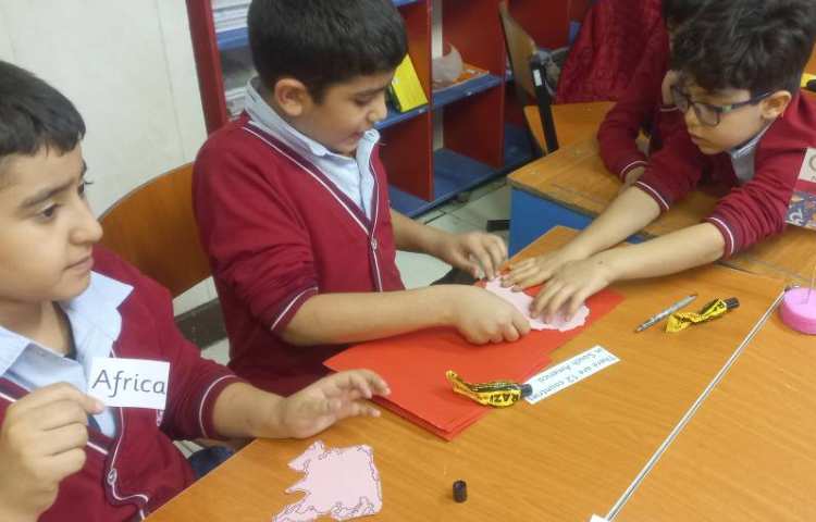 ساخت کتابچه‌ی قاره‌ها-هفته‌ی ملی علوم 11