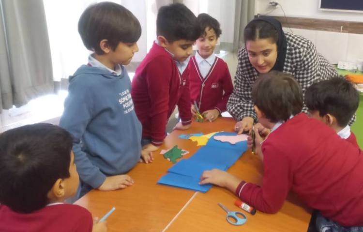 ساخت کتابچه‌ی قاره‌ها-هفته‌ی ملی علوم 13