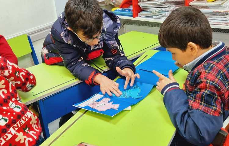 ساخت کتابچه‌ی قاره‌ها-هفته‌ی ملی علوم 2