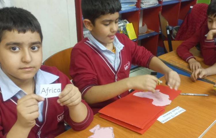 ساخت کتابچه‌ی قاره‌ها-هفته‌ی ملی علوم 7