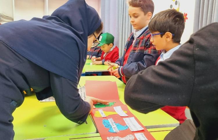 ساخت کتابچه‌ی قاره‌ها-هفته‌ی ملی علوم 8