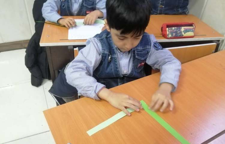 ساخت کرم خاکی با هدف دستوری و ایجاد انگیزه برای تدریس درس "ک" 3