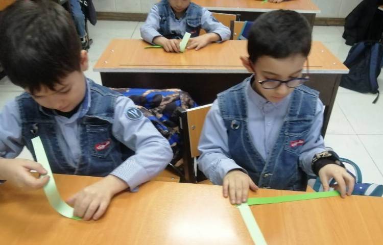 ساخت کرم خاکی با هدف دستوری و ایجاد انگیزه برای تدریس درس "ک"