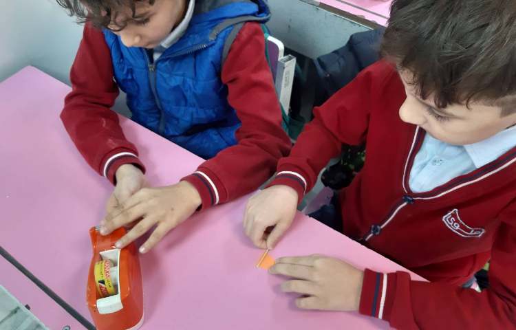 ساخت کشتی یونولیتی و خیس نشدن بادبان به دلیل وجود هوا در لیوان 1