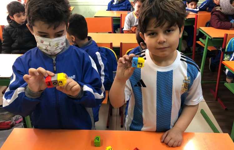 ساخت کلمات انگلیسی با حروف صدادار پایه اول 3