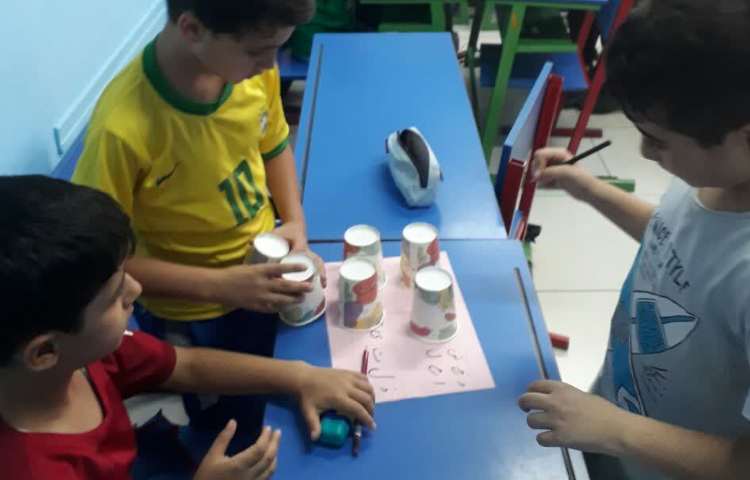 ساخت کلمه با نشانه های در هم ریخته 1