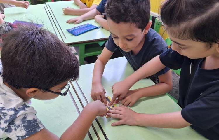 سازه های چوبی / مبحث زنبور عسل/ ساخت کاردستی زنبور عسل 3