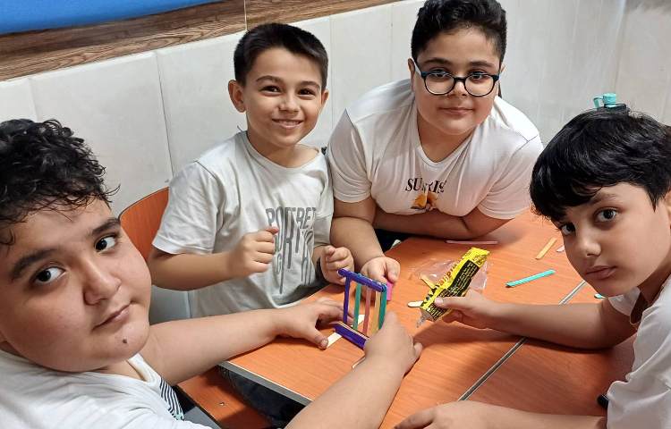 سازه های چوبی پایه ی گوشی موبایل 2