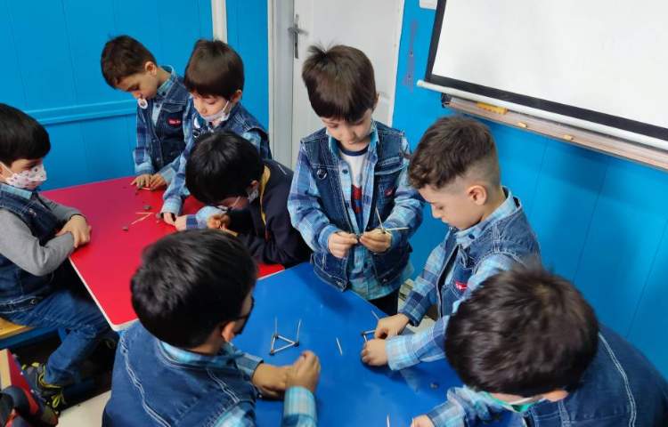 :سازه های گروهی با استفاده از خمیربازی و خلال دندان 1