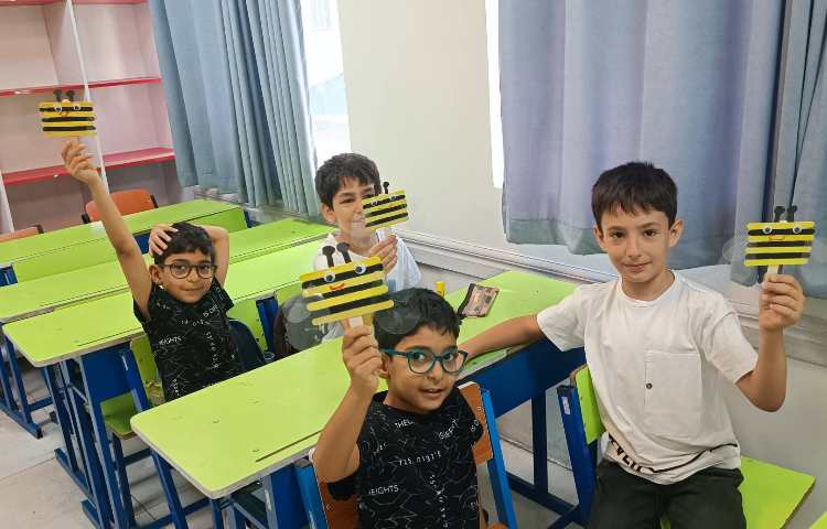 سازه چوبی زنبور