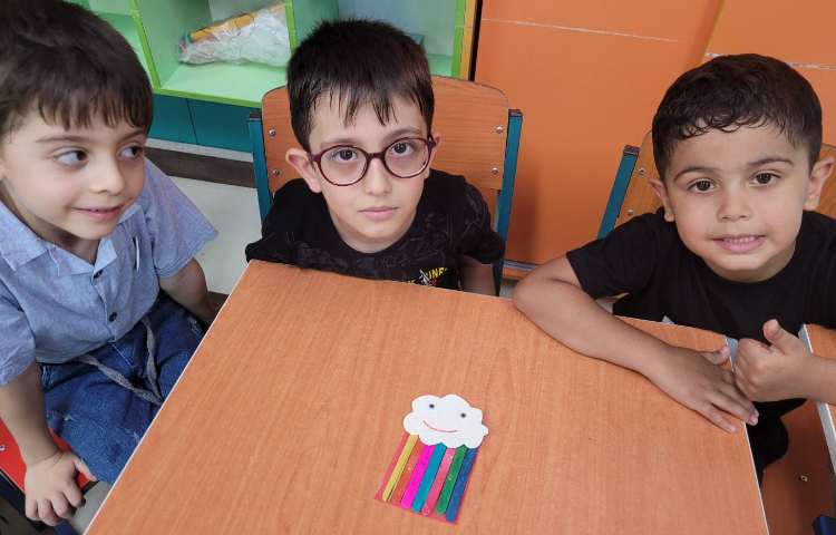 سازه ی چوبی ساخت رنگین کمان به صورت گروهی 2