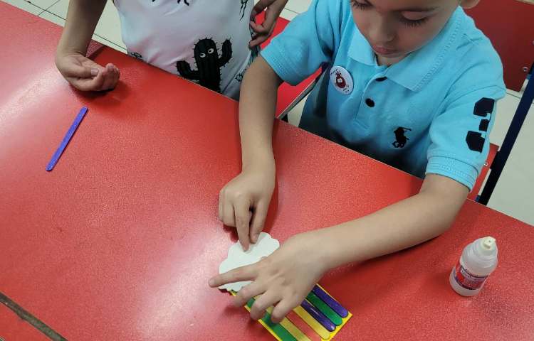 سازه ی چوبی ساخت رنگین کمان به صورت گروهی 4