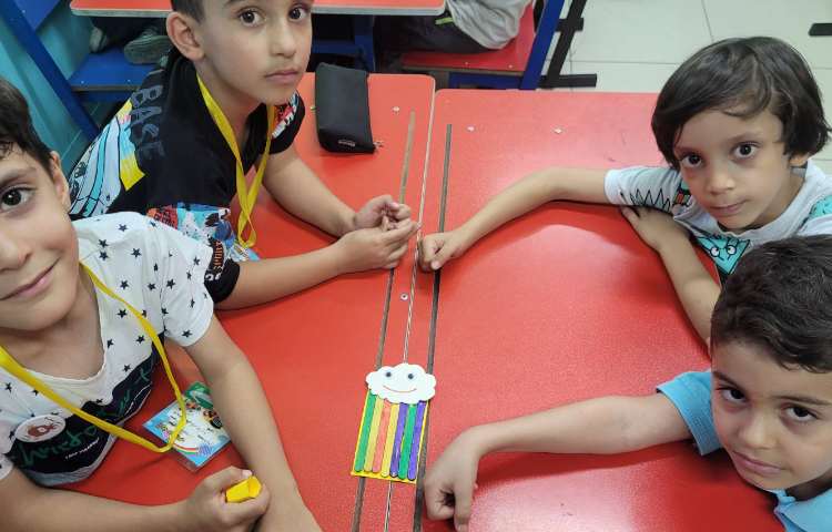 سازه ی چوبی ساخت رنگین کمان به صورت گروهی 6