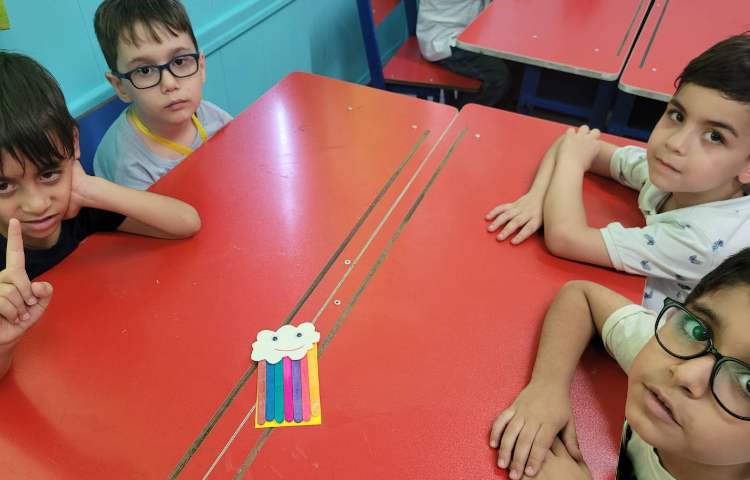 سازه ی چوبی ساخت رنگین کمان به صورت گروهی 7