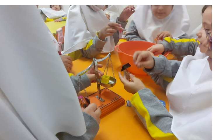 ساعت آزمایشگاه و دانشمند کوچک 2